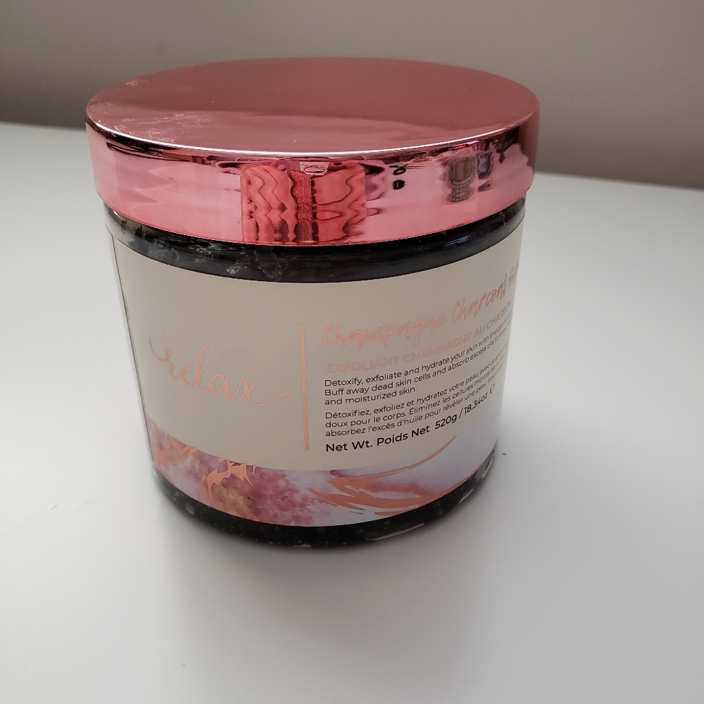 Manna Kadar Champagne Charcoal Scrub
